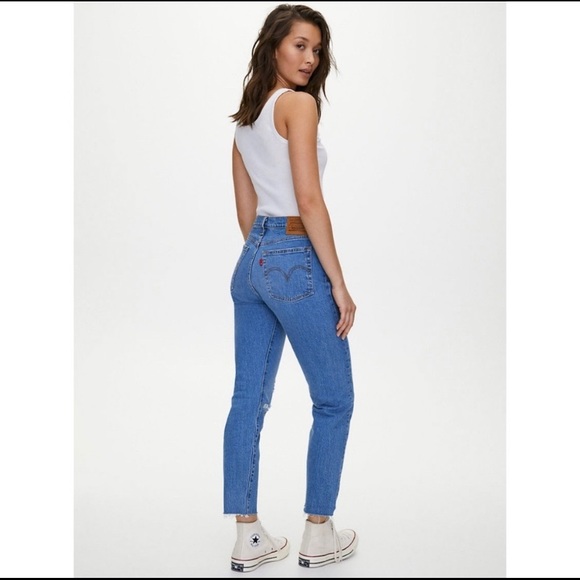 LEVI Wedgie Distressed Jean - Picture 2 of 10